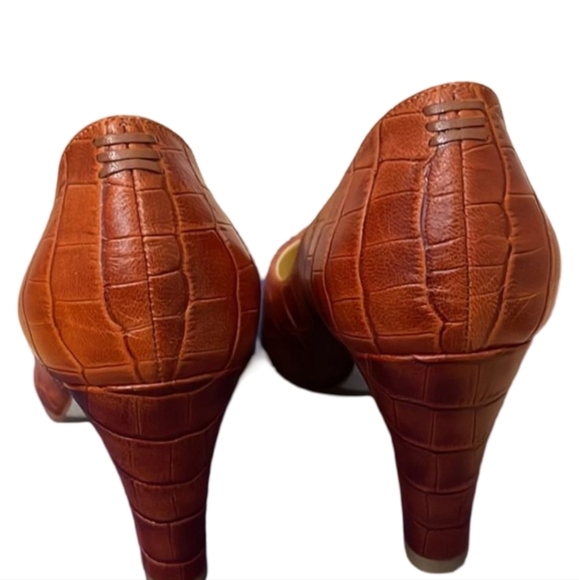 • Sarah Flint • Embossed Italian Leather • - Picture 3 of 5